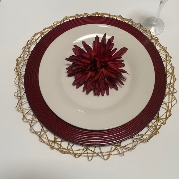 Set of 4 Chargers. Gold - Picture 2 of 7